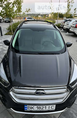 Внедорожник / Кроссовер Ford Escape 2019 в 