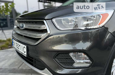Внедорожник / Кроссовер Ford Escape 2019 в 