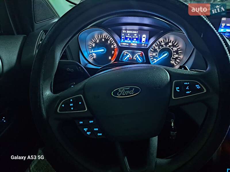 Внедорожник / Кроссовер Ford Escape 2017 в Пустомытах