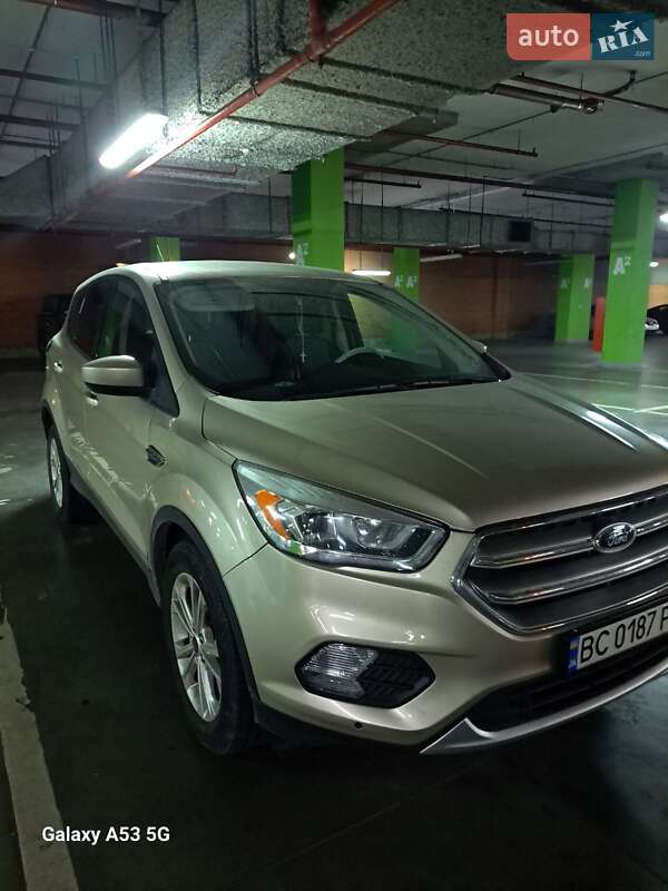 Внедорожник / Кроссовер Ford Escape 2017 в Пустомытах