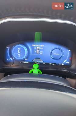 Внедорожник / Кроссовер Ford Escape 2021 в 