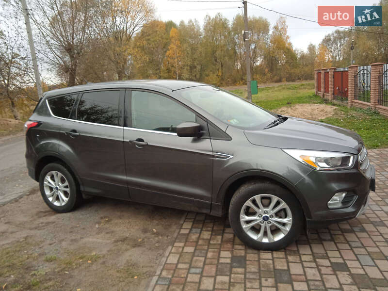 Позашляховик / Кросовер Ford Escape 2017 в Чернігові