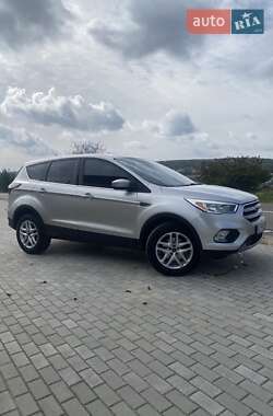 Внедорожник / Кроссовер Ford Escape 2017 в 