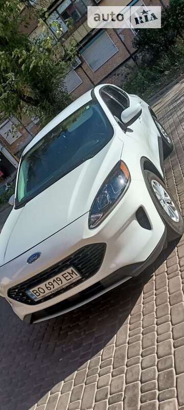 Внедорожник / Кроссовер Ford Escape 2021 в Кривом Роге