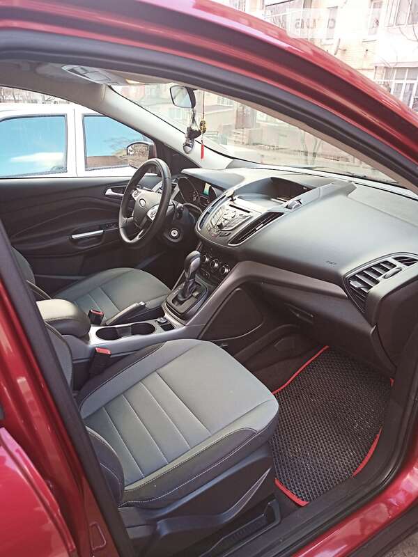 Внедорожник / Кроссовер Ford Escape 2016 в Хмельницком
