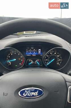 Внедорожник / Кроссовер Ford Escape 2016 в 