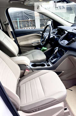 Внедорожник / Кроссовер Ford Escape 2014 в 