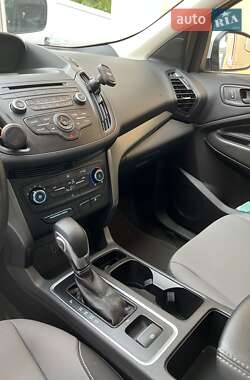 Внедорожник / Кроссовер Ford Escape 2017 в Могилев-Подольске
