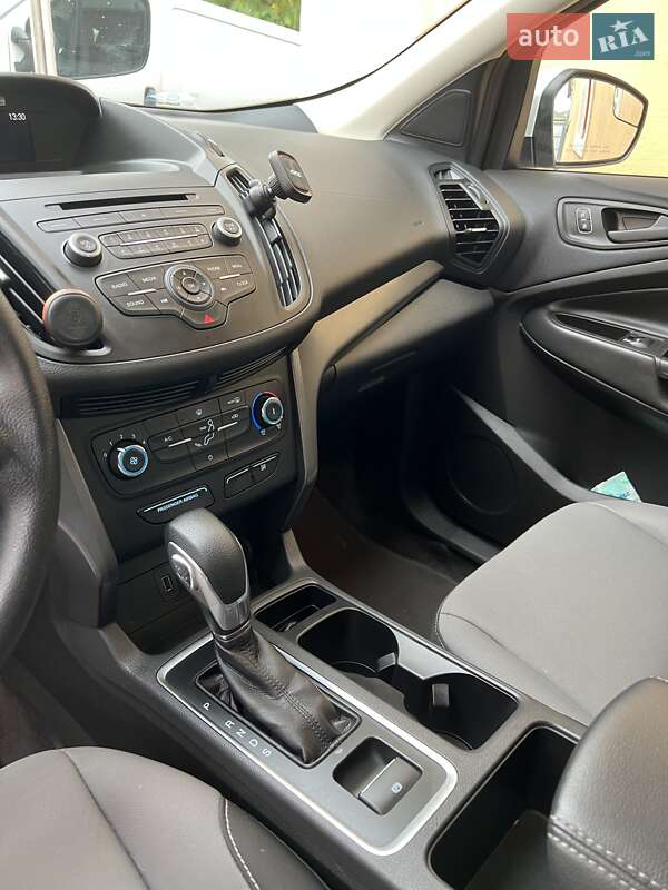 Внедорожник / Кроссовер Ford Escape 2017 в Могилев-Подольске