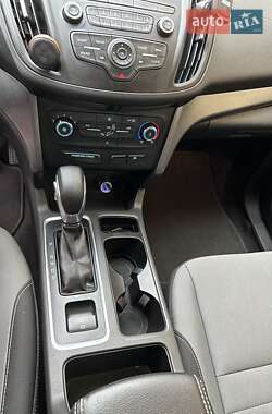Внедорожник / Кроссовер Ford Escape 2017 в Могилев-Подольске