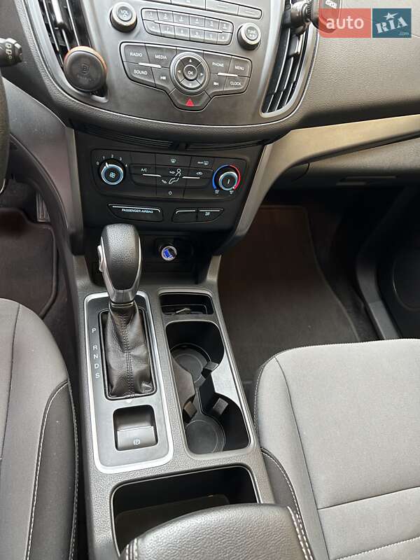 Внедорожник / Кроссовер Ford Escape 2017 в Могилев-Подольске