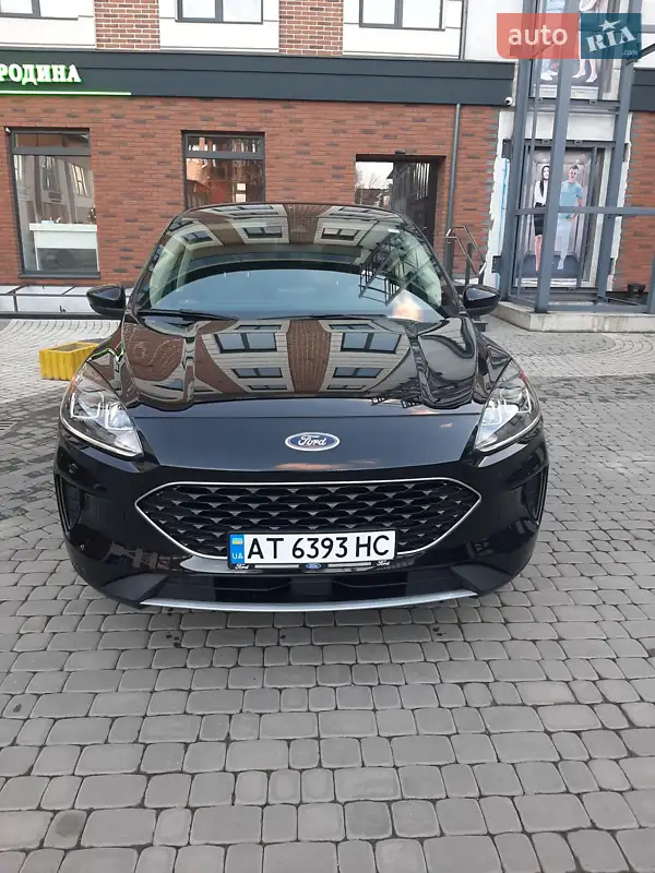 Внедорожник / Кроссовер Ford Escape 2019 в 