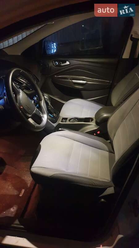 Внедорожник / Кроссовер Ford Escape 2015 в Полтаве