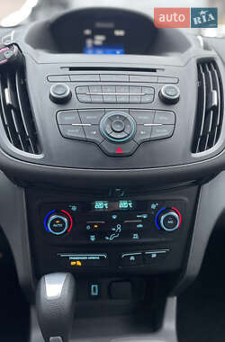 Внедорожник / Кроссовер Ford Escape 2016 в 