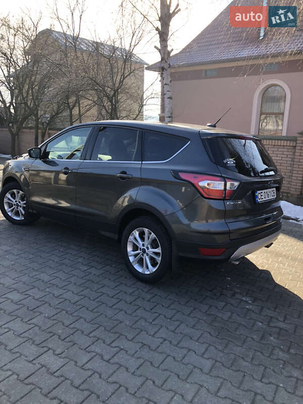 Внедорожник / Кроссовер Ford Escape 2017 в Черновцах