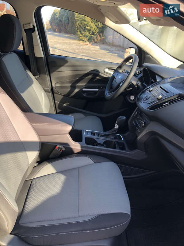 Внедорожник / Кроссовер Ford Escape 2017 в Черновцах