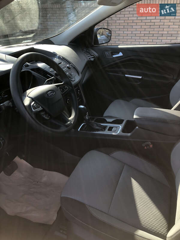 Внедорожник / Кроссовер Ford Escape 2017 в Черновцах