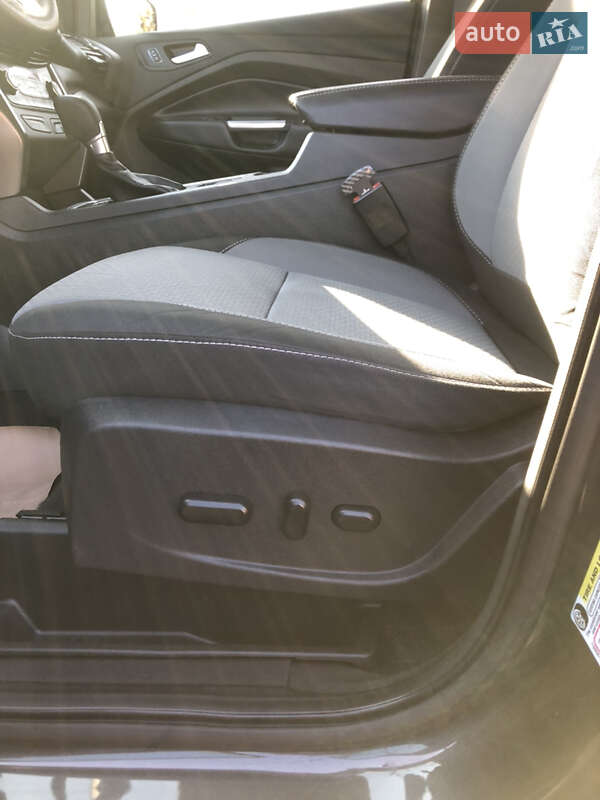 Внедорожник / Кроссовер Ford Escape 2017 в Черновцах