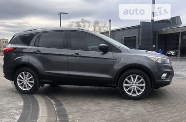 Позашляховик / Кросовер Ford Escape 2019 в Івано-Франківську