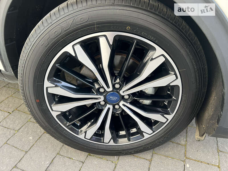 Внедорожник / Кроссовер Ford Escape 2021 в Стрые