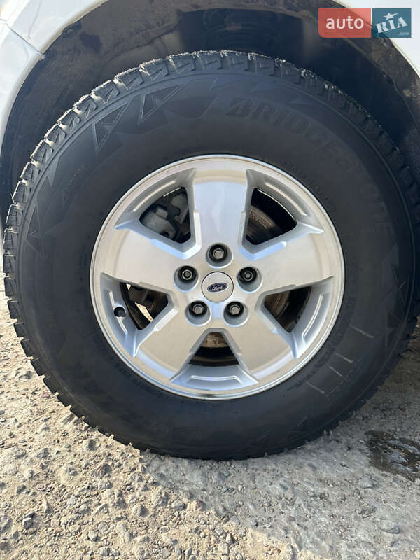 Внедорожник / Кроссовер Ford Escape 2009 в Беляевке