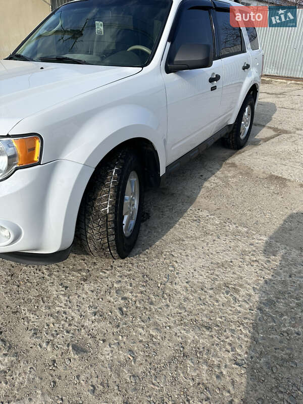 Внедорожник / Кроссовер Ford Escape 2009 в Беляевке