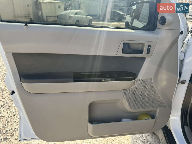 Внедорожник / Кроссовер Ford Escape 2009 в Беляевке