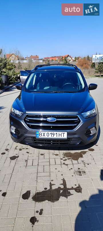 Внедорожник / Кроссовер Ford Escape 2018 в Хмельницком