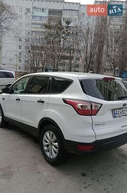Внедорожник / Кроссовер Ford Escape 2017 в 