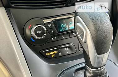 Внедорожник / Кроссовер Ford Escape 2015 в 