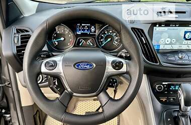 Внедорожник / Кроссовер Ford Escape 2015 в 