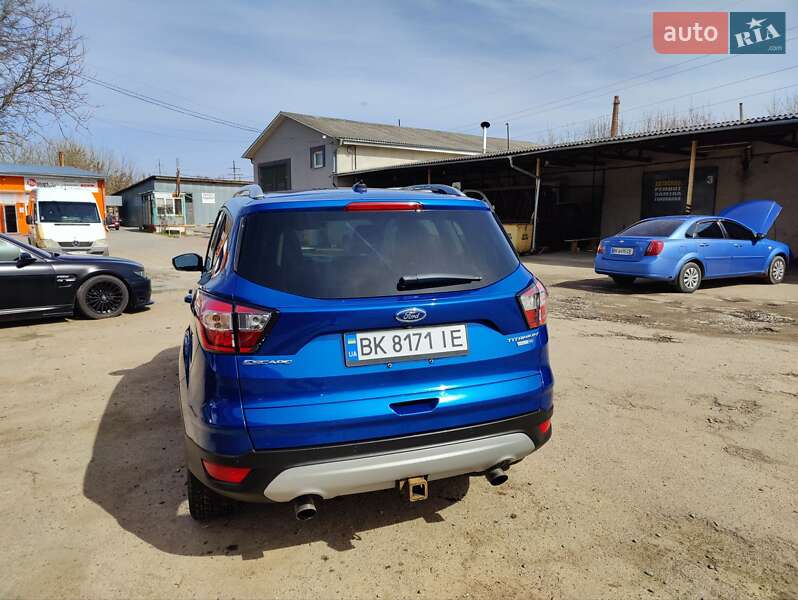 Внедорожник / Кроссовер Ford Escape 2016 в Ровно