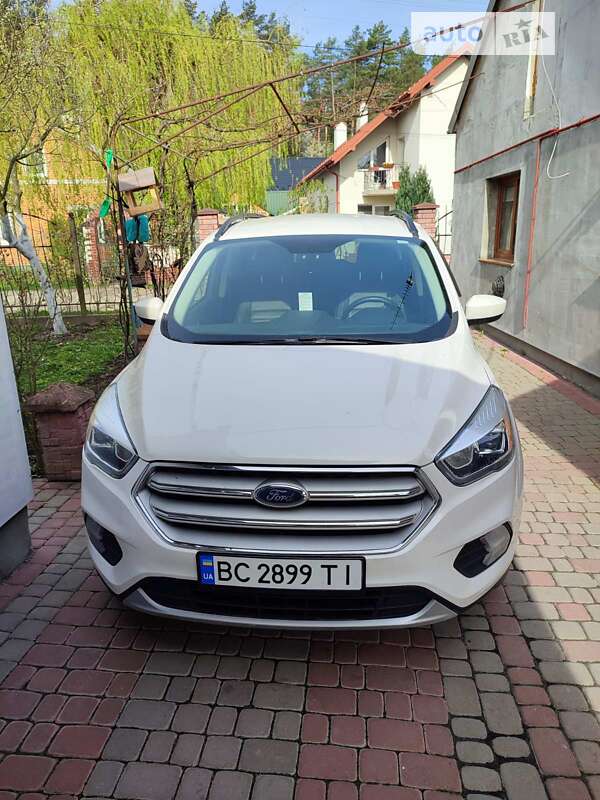 Внедорожник / Кроссовер Ford Escape 2017 в Львове