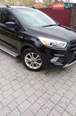 Внедорожник / Кроссовер Ford Escape 2019 в Львове