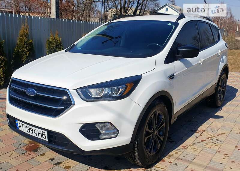 Внедорожник / Кроссовер Ford Escape 2017 в Болехове