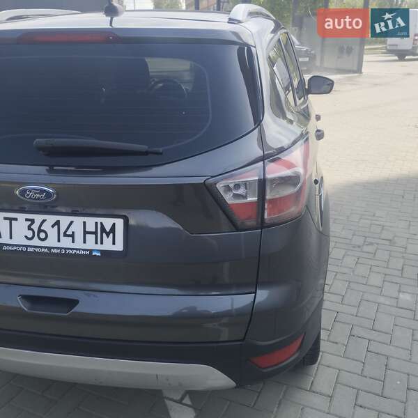 Внедорожник / Кроссовер Ford Escape 2016 в Ивано-Франковске
