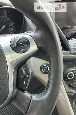 Внедорожник / Кроссовер Ford Escape 2012 в 