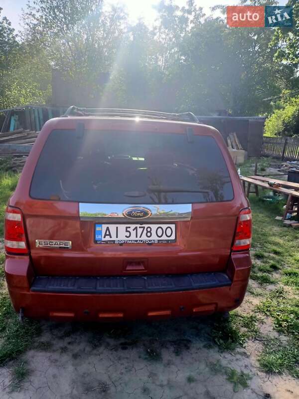 Внедорожник / Кроссовер Ford Escape 2011 в Бершади