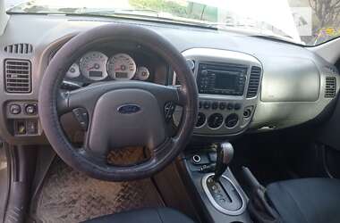 Внедорожник / Кроссовер Ford Escape 2005 в Днепре