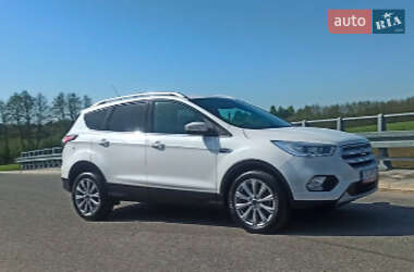 Внедорожник / Кроссовер Ford Escape 2018 в 