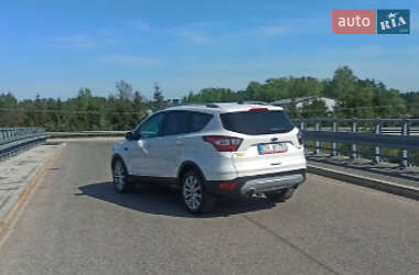 Внедорожник / Кроссовер Ford Escape 2018 в 