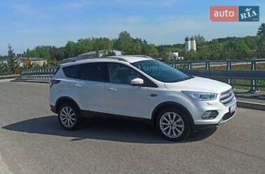 Внедорожник / Кроссовер Ford Escape 2018 в 