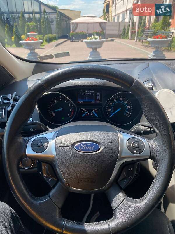 Внедорожник / Кроссовер Ford Escape 2013 в Стрые