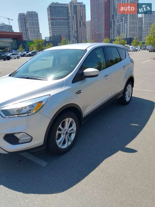 Внедорожник / Кроссовер Ford Escape 2017 в Киеве