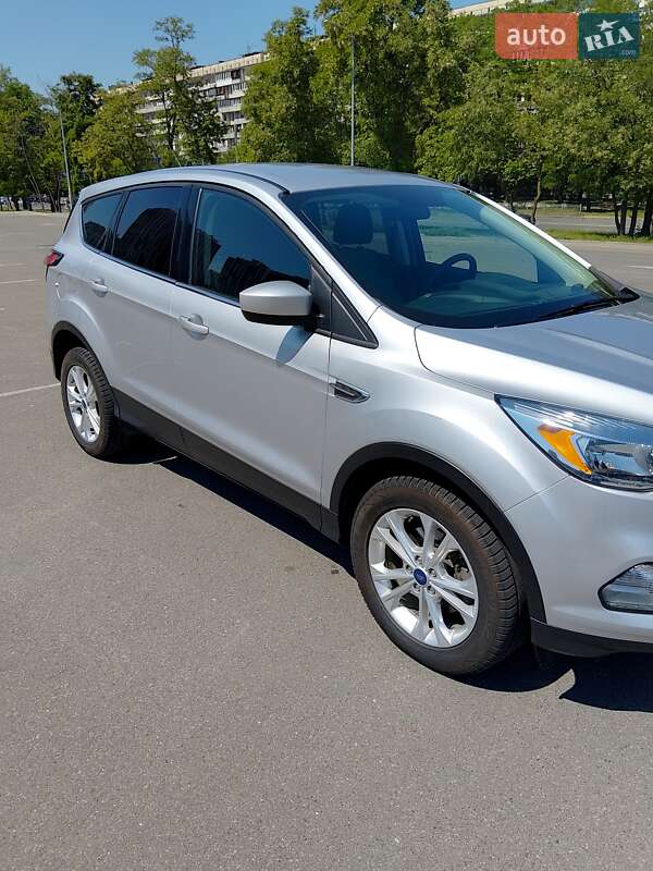 Внедорожник / Кроссовер Ford Escape 2017 в Киеве