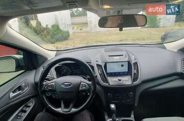 Внедорожник / Кроссовер Ford Escape 2017 в 