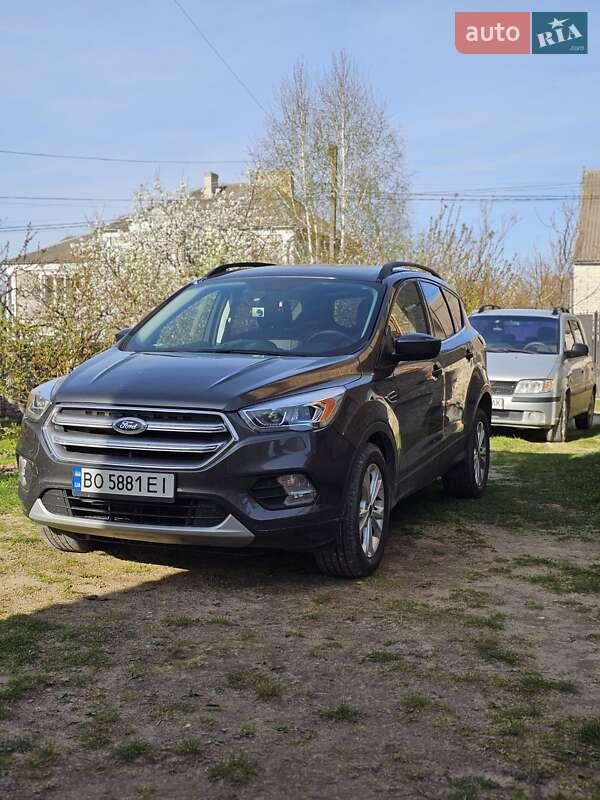 Позашляховик / Кросовер Ford Escape 2017 в Кременці