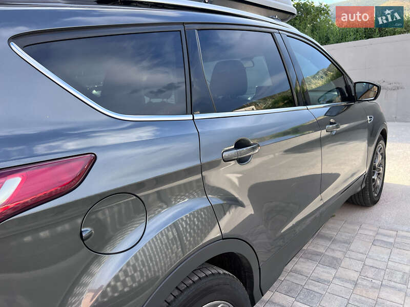 Позашляховик / Кросовер Ford Escape 2016 в Києві