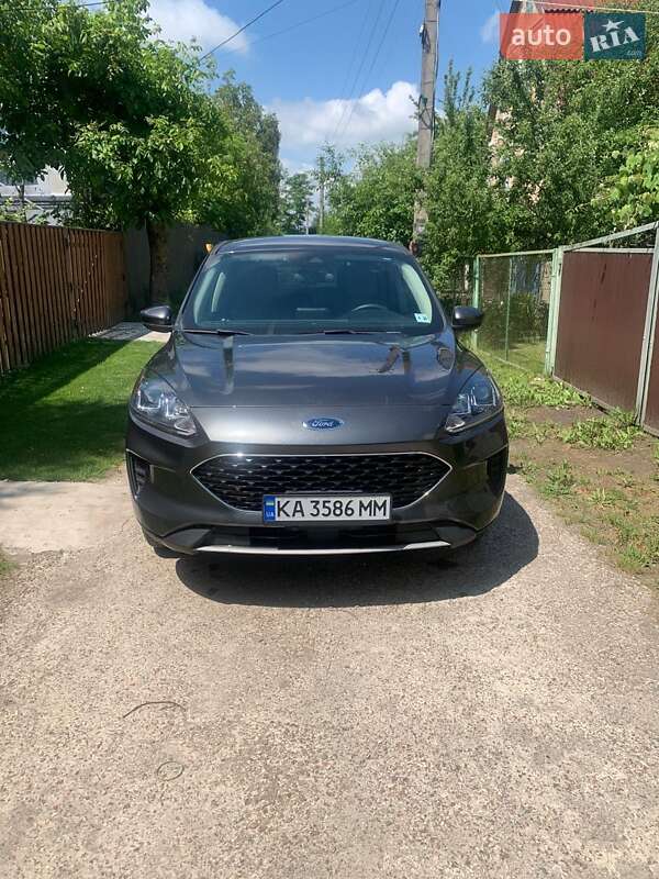 Внедорожник / Кроссовер Ford Escape 2020 в 
