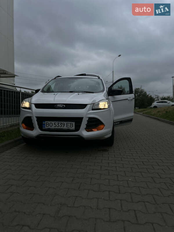 Позашляховик / Кросовер Ford Escape 2015 в Івано-Франківську
